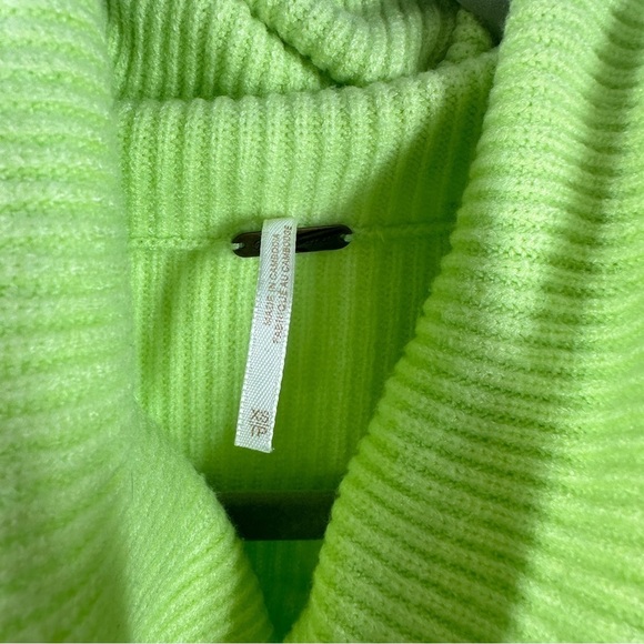 Free People Neon Green Turtleneck Sweater sz XS - Picture 2 of 4